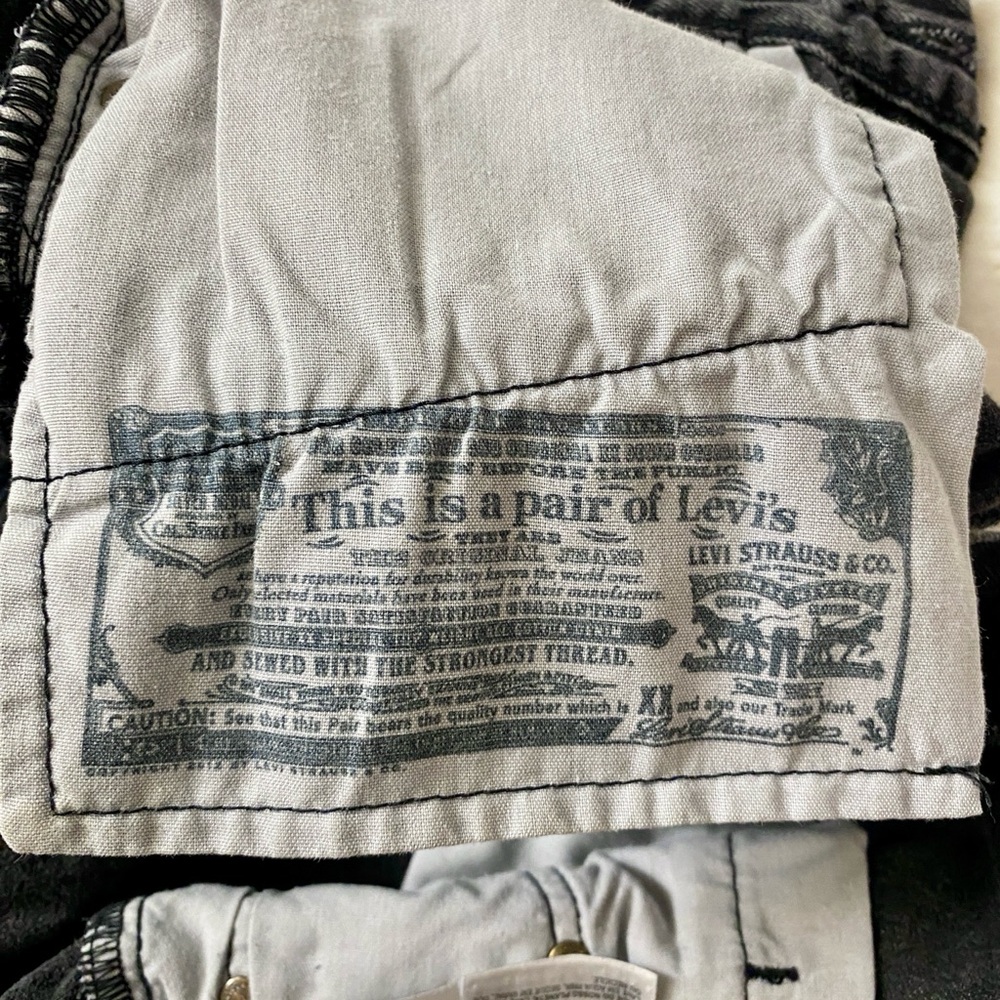 Levi’s Women's Black Denim Shorts - Picture 7 of 8